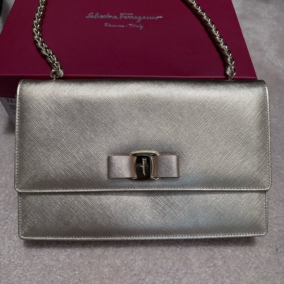 Authentic Salvatore Ferragamo Vera Bow long Shoulder Bag - Picture 4 of 4